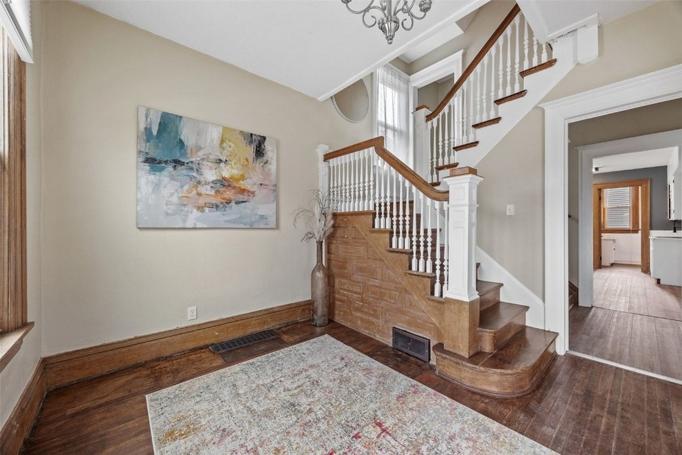 1218 1st St SW, Cedar Rapids, IA 52404 - photo 1