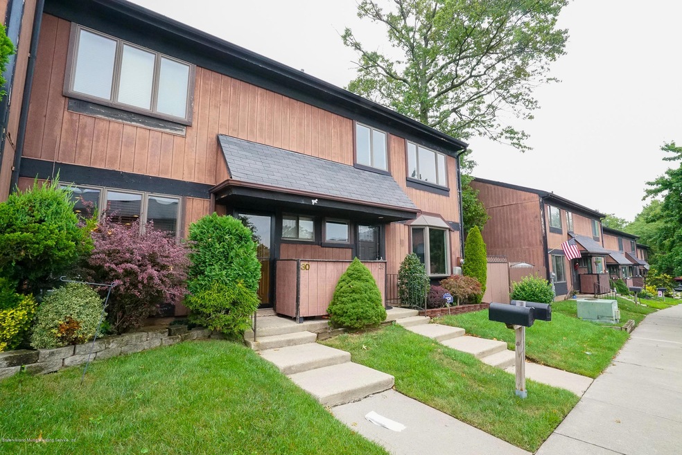 30 Hemlock Ct unit 139, Staten Island, NY 10309 - photo 1