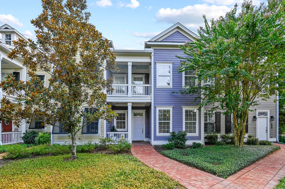 Welcome to 1775 Tennyson Row