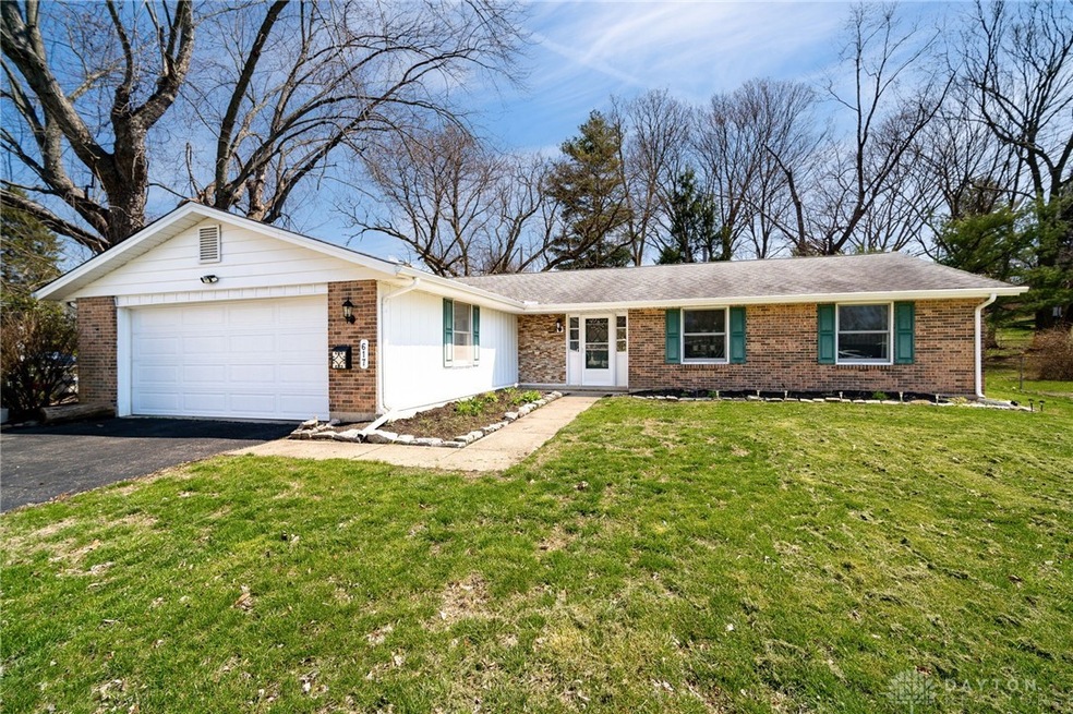 617 Marshall Dr, Xenia, OH 45385 - photo 1