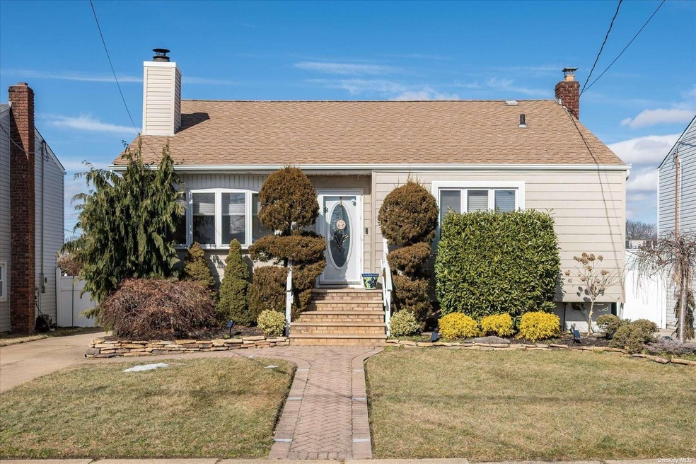 34 Ray St, Freeport, NY 11520 - photo 1