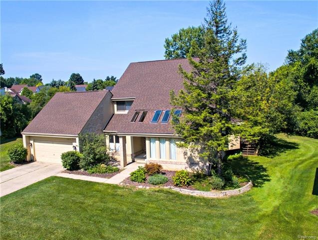 5853 Three Ponds Ct, West Bloomfield, MI 48324 - photo 1