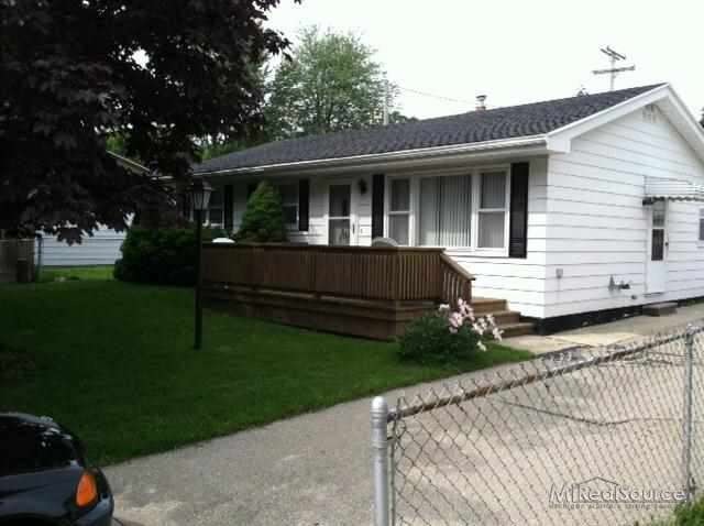 2413 15th Ave, Port Huron, MI 48060 - photo 1