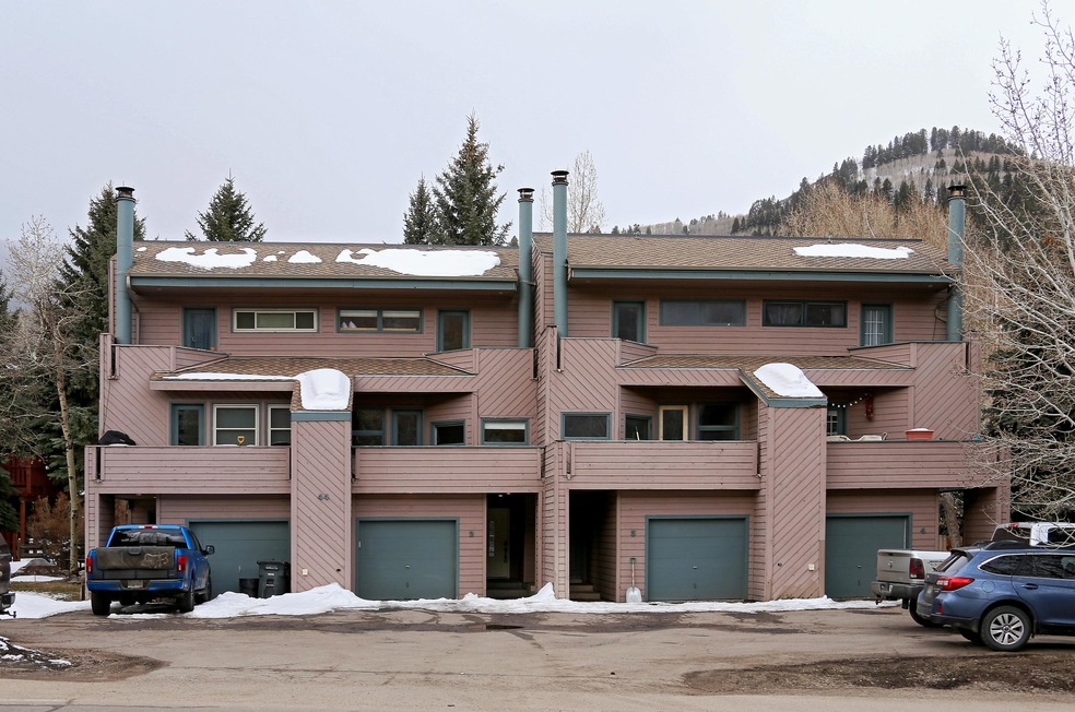 44_eagle_rd_unit_2_exterior