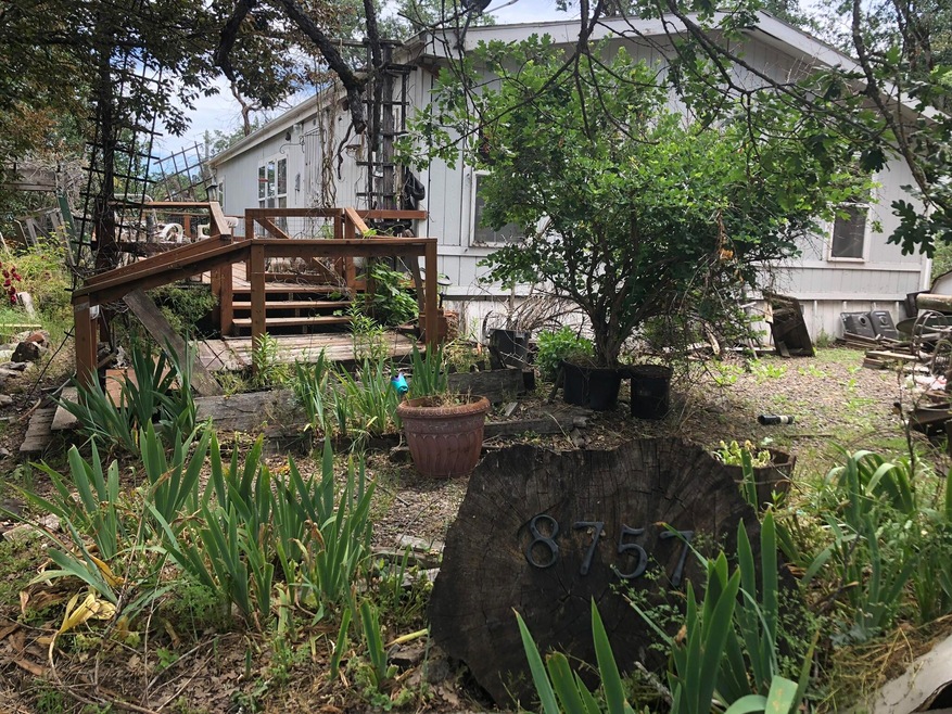 8757 Villa Ln, Central Point, OR 97502 - photo 1