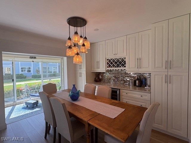FABULOUS DINING AREA!  (LIGHT FIXTURE SHOWN HERE D