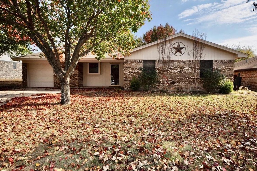 303 Cherry St, Weatherford, TX 76086 - photo 1