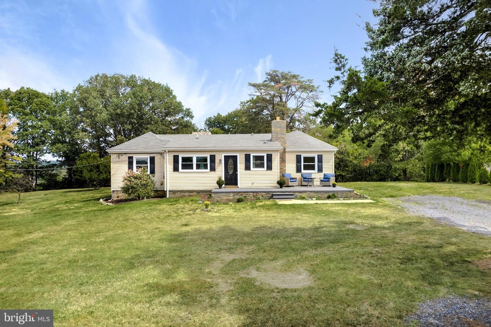 827 W 16th St, Front Royal, VA 22630 - photo 1