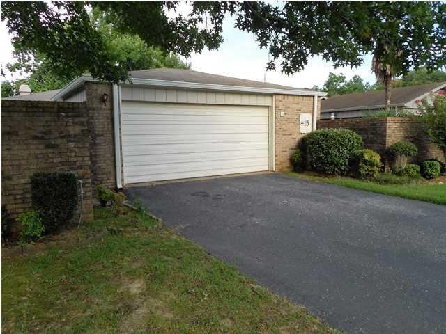 Front of 15 Cobblestone Way W patio home