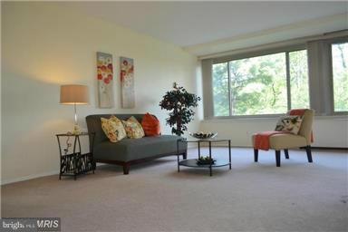 Taft Towers unit 306, Arlington, VA 22201 - photo 1