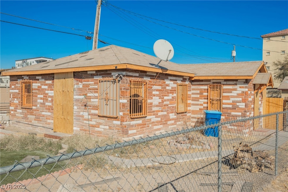 1220 E Ogden Ave, Las Vegas, NV 89101 - photo 1