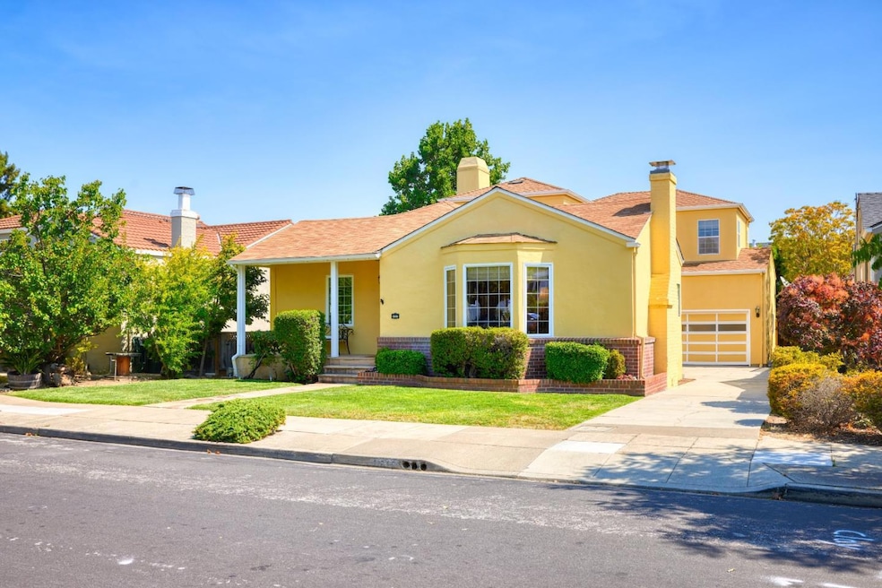 1037 Walnut St, San Carlos, CA 94070 - photo 1