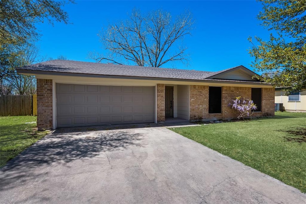 1105 Kent Dr, Gainesville, TX 76240 - photo 1