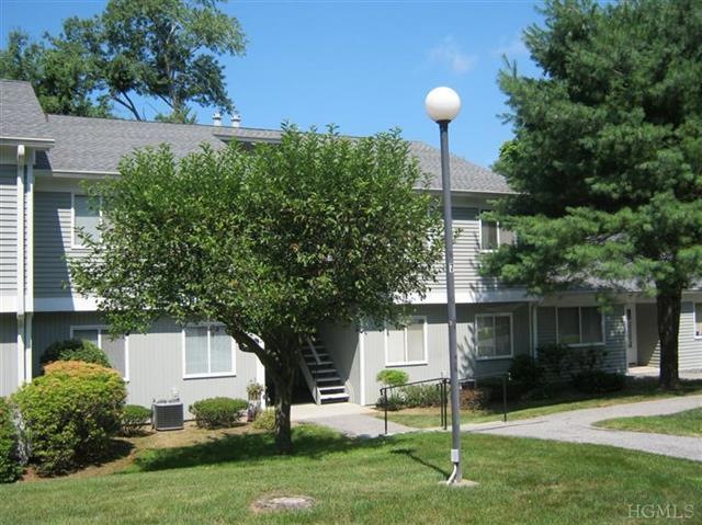 156 Carriage Ct unit I, Yorktown Heights, NY 10598 - photo 1