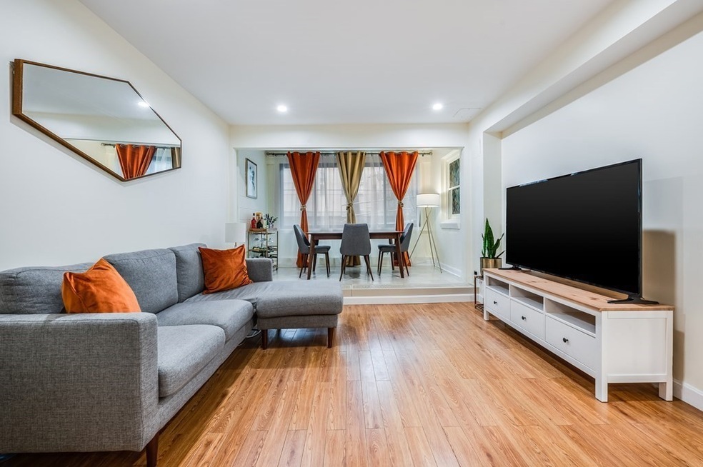 38 Juniper St unit 104, Brookline, MA 02445 - photo 1