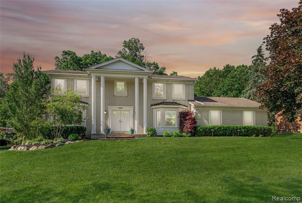 5097 Longview Dr, Troy, MI 48098 - photo 1