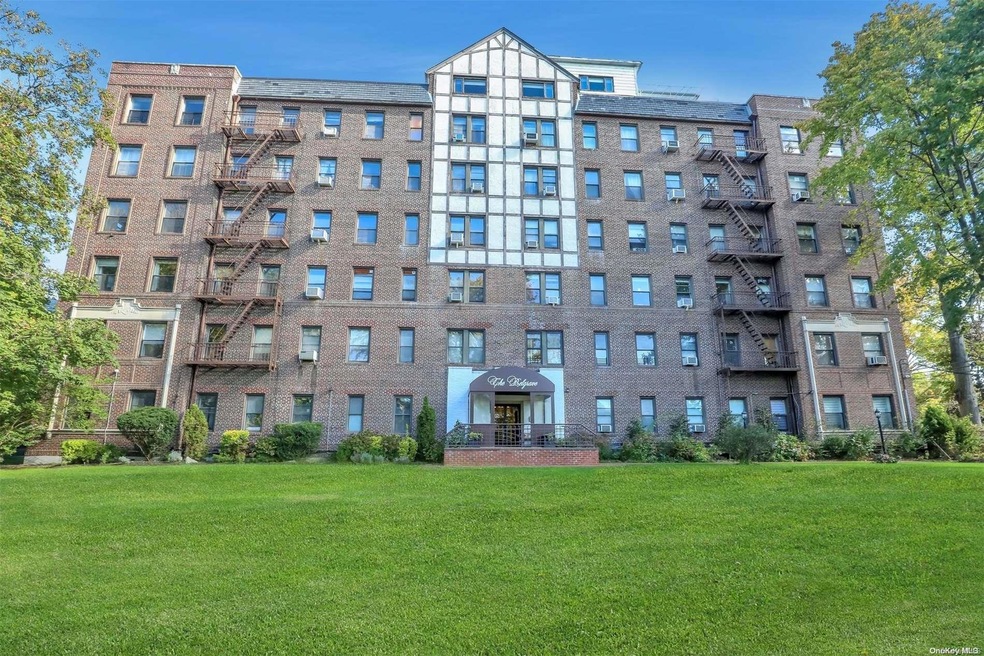 37 Brompton Rd unit 6A, Great Neck, NY 11021 - photo 1