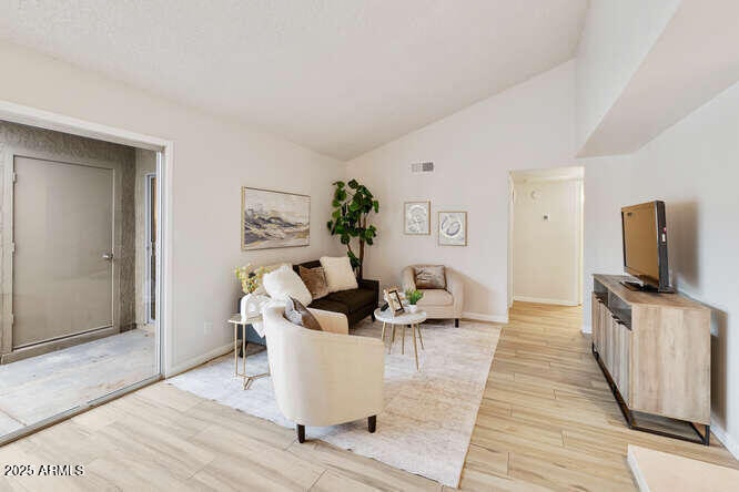 914 S Melody Ln unit 7, Tempe, AZ 85281 - photo 1