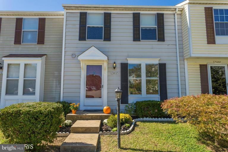 7482 Wounded Knee Rd, Lorton, VA 22079 - photo 1