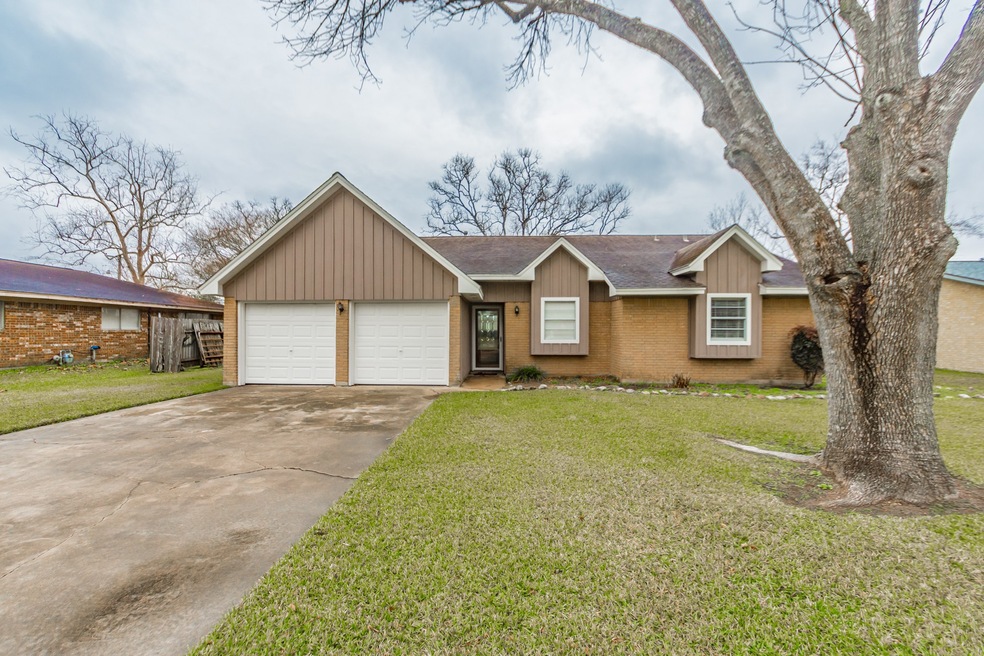 3925 Heatherglen St, Bay City, TX 77414 - photo 1