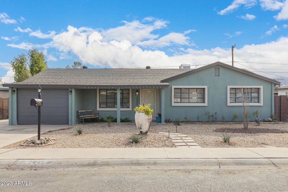 2445 W Freeway LN
