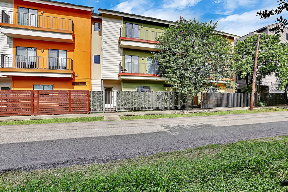 4102 Spencer St unit B, Houston, TX 77007 - photo 1