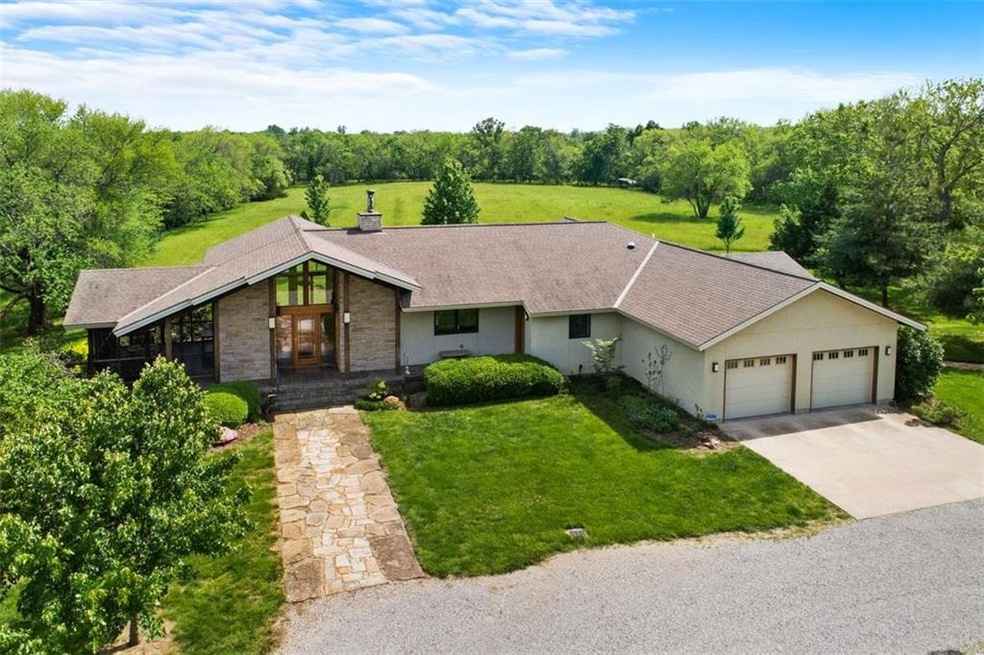 963 N 1950 Rd, Lawrence, KS 66049 - photo 1