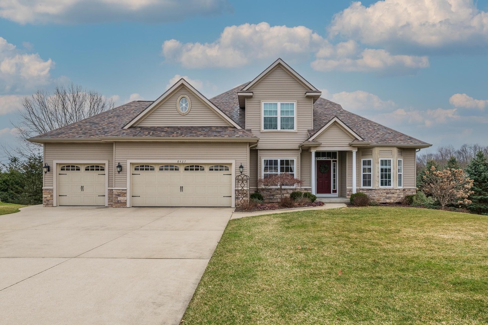 8427 Charlevoix