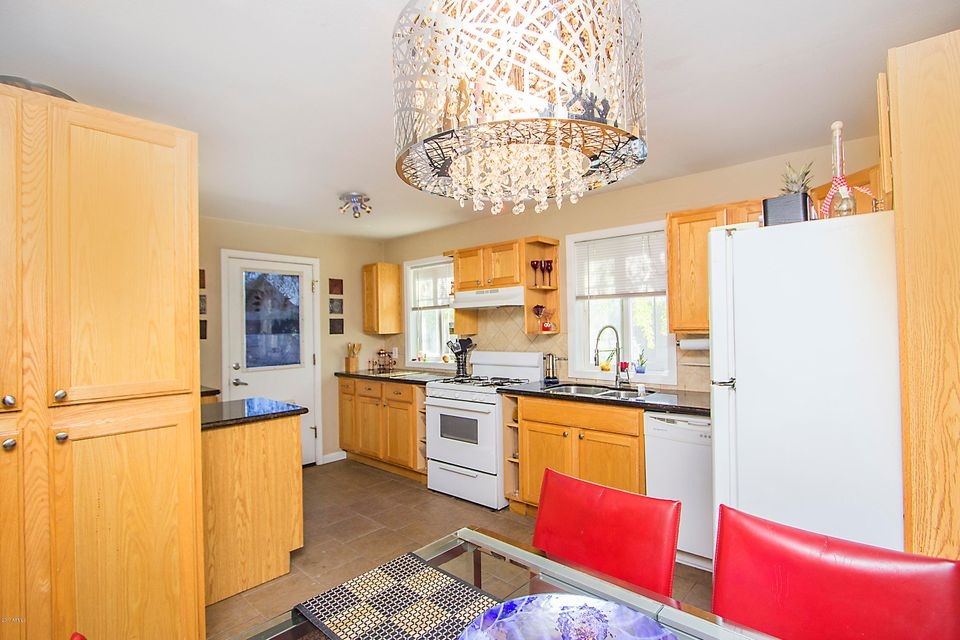1039 E Devonshire