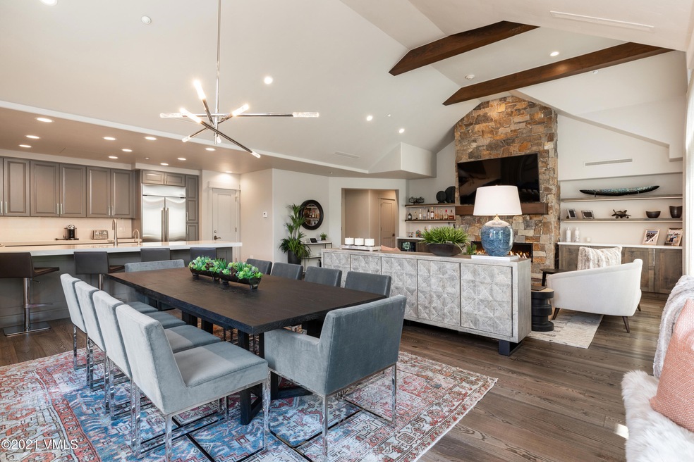 one_arrowhead_place_B400_interior_dining