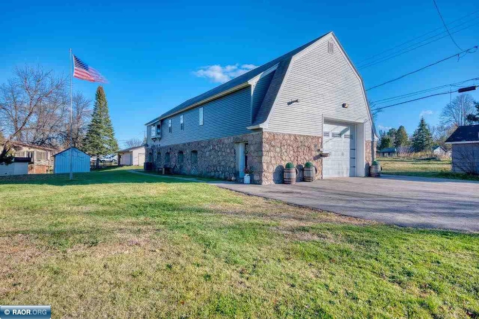 529 9th St NW, Chisholm, MN 55719 - photo 1