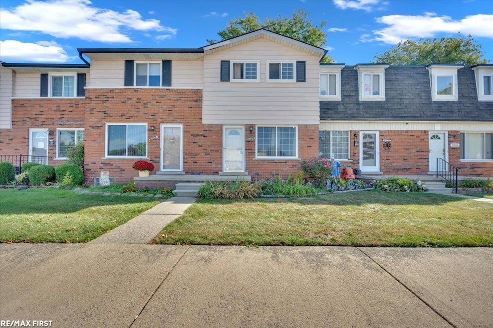 51204 Cathryn Ct unit 6, Chesterfield, MI 48047 - photo 1