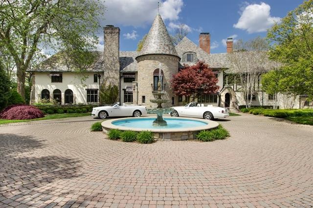 Welcome to 900 Adams Castle!