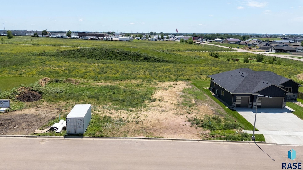 1801 E Wallin Cir, Sioux Falls, SD 57104 - photo 1