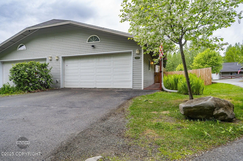 2-web-or-mls-16627 River Heights Loop-2