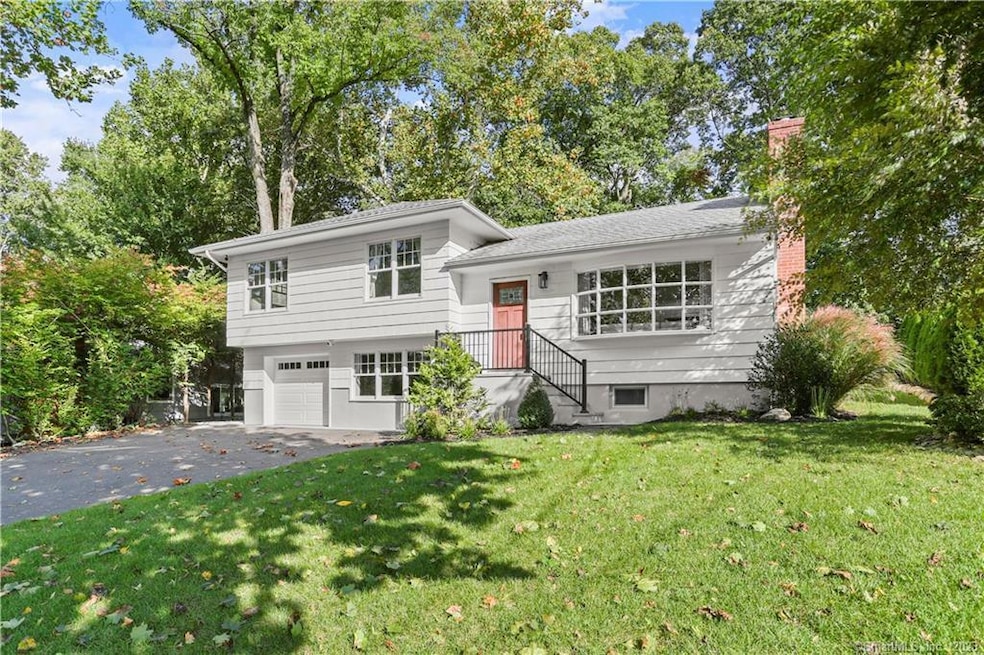 138 Brook Run Ln, Stamford, CT 06905 - photo 1