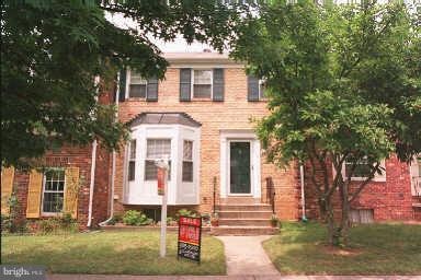 9228 Sand Creek Ct, Burke, VA 22015 - photo 1