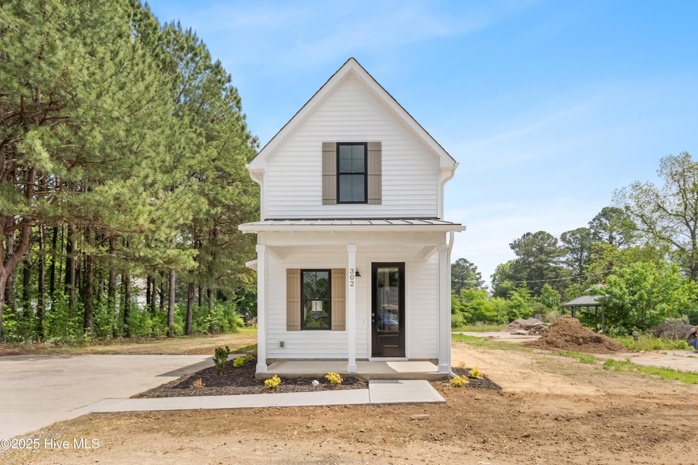 302 S Sycamore