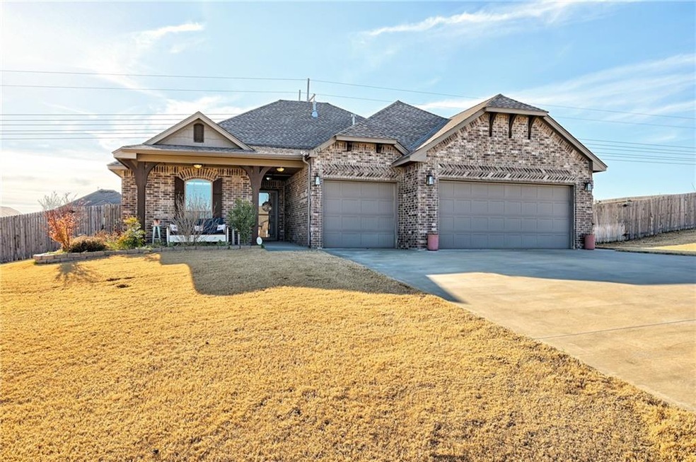 303 Hillside Dr, Harrah, OK 73045 - photo 1