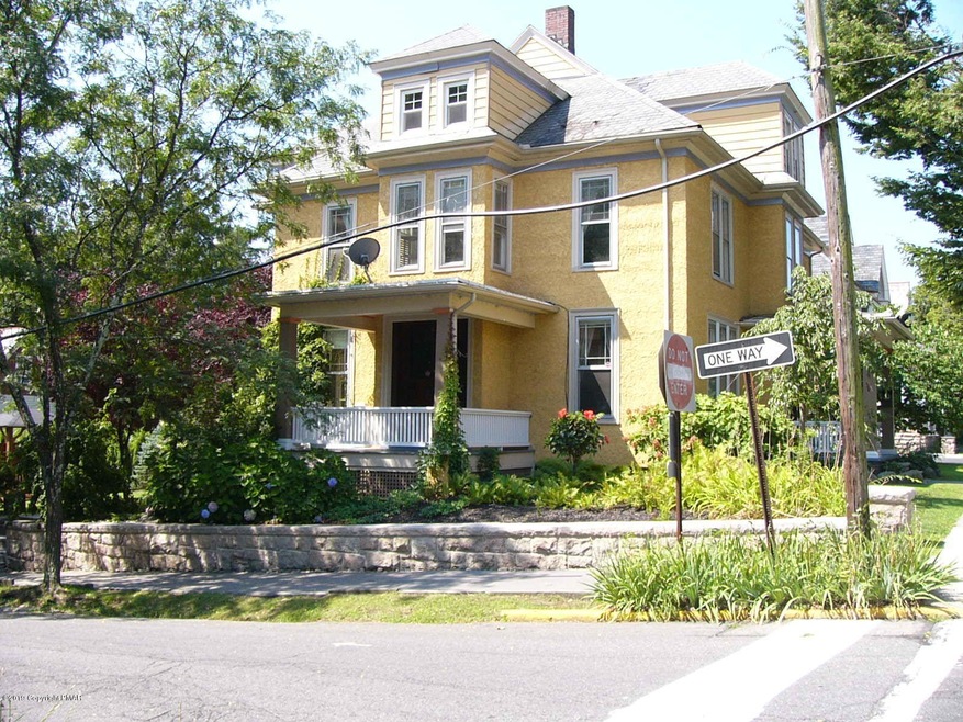 601 Thomas St, Stroudsburg, PA 18360 - photo 1