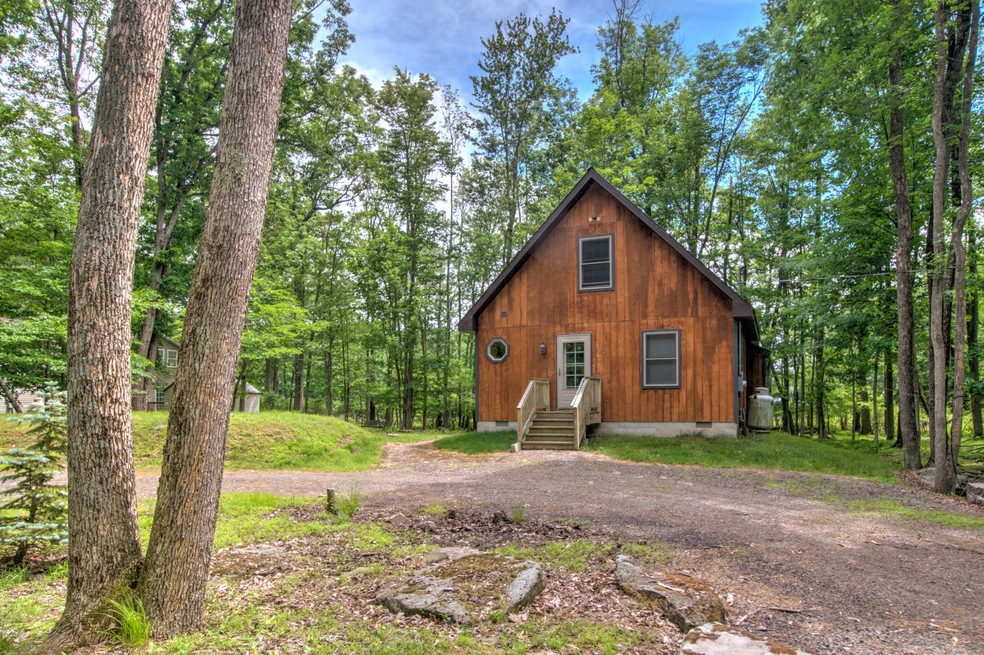 237 E Shore Dr, Hawley, PA 18428 - photo 1