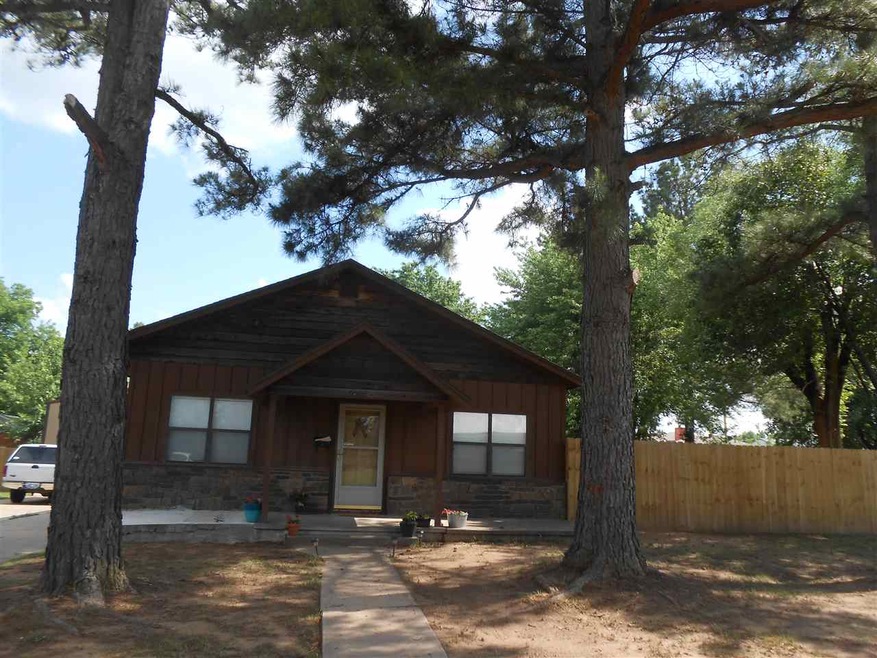 1207 E Broadway St, Cushing, OK 74023 - photo 1