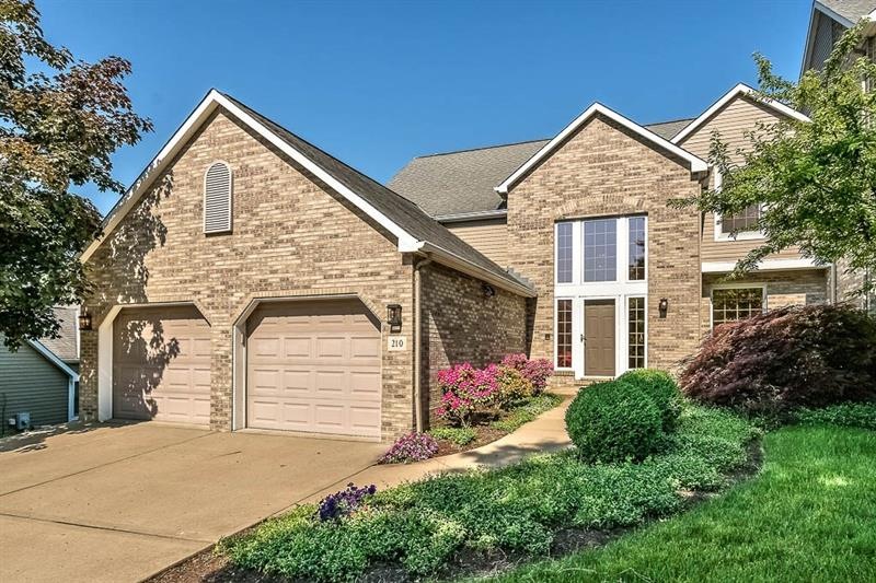 Spacious 4BR overlooks Diamond Run 12th Hole