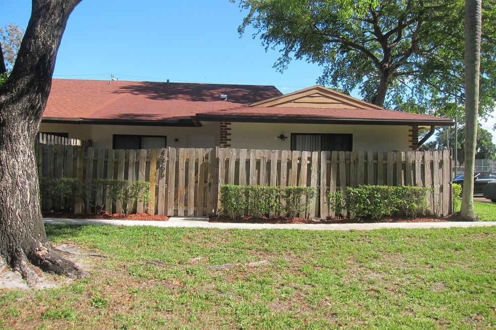 4266 Woodstock Dr unit D, West Palm Beach, FL 33409 - photo 1