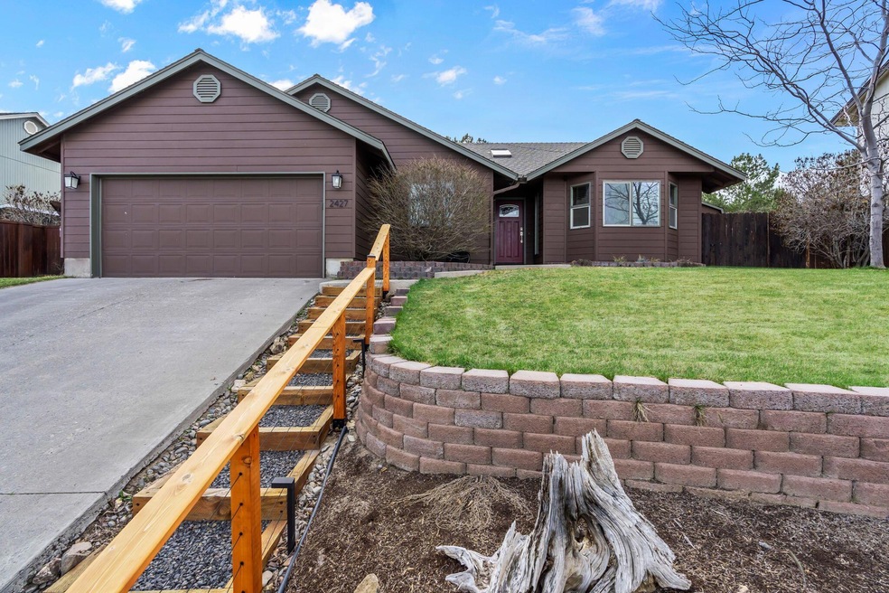 2427 SW 33rd St, Redmond, OR 97756 - photo 1