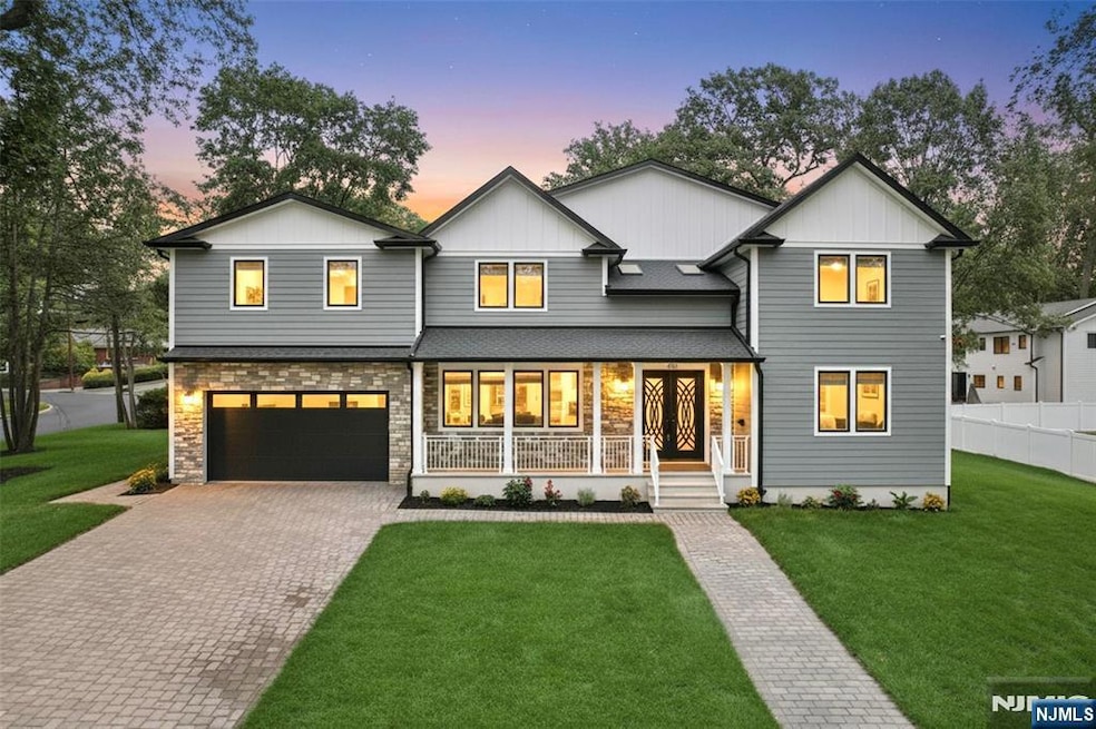 For Sale $2,199,000 • Co-Listing Agent