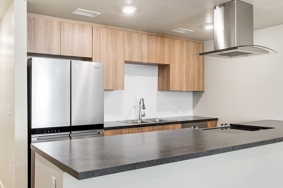 59 E Park St unit 202, Butte, MT 59701 - photo 1