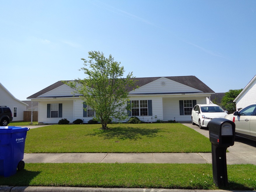 1117 Masters Ln unit B, Greenville, NC 27834 - photo 1