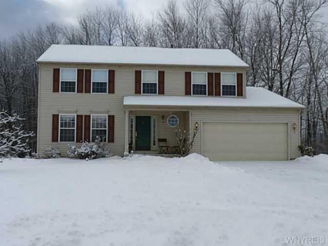 7284 Wilrose Ct, North Tonawanda, NY 14120 - photo 1