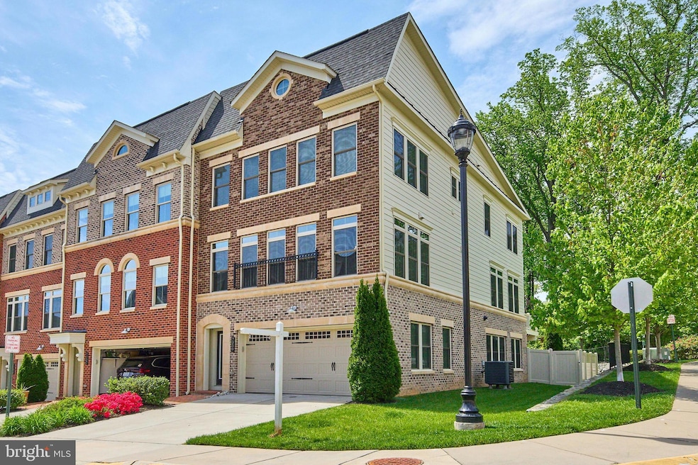 7209 Holywell Ln, Falls Church, VA 22043 - photo 1